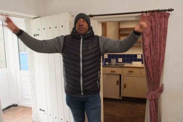 Homes Under the Hammer’s Martin Roberts clocks ‘dodgy problem’ in Lancashire home – but Dion Dublin ‘missed’ it