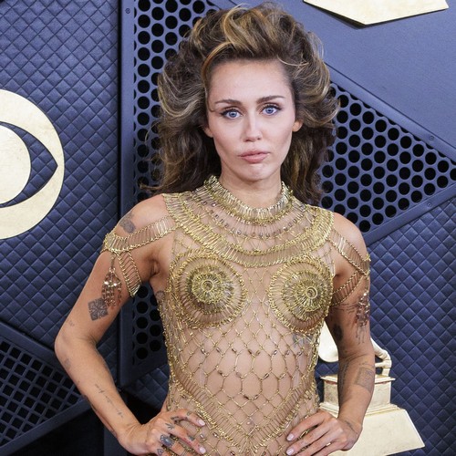 Miley Cyrus leaves dad Billy Ray Cyrus out of Grammys acceptance speech