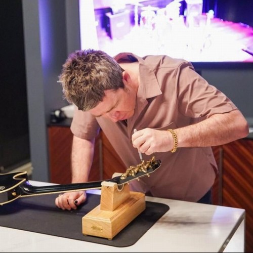 Noel Gallagher and Gibson selling 20 signed ’78 Les Paul Custom guitars for charity