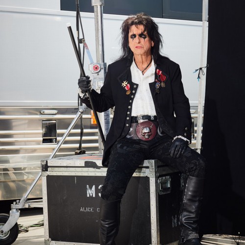 Alice Cooper announces Too Close For Comfort UK Tour