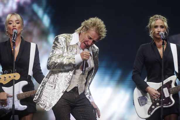 Johnny Depp and Sir Rod Stewart reunite for surprise performance to raise cash for charity