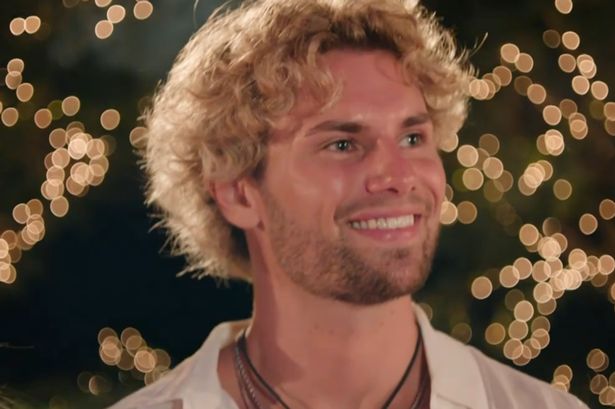 Inside Love Islands’ Joe Garratt’s celeb dating history as Molly Smith kiss is revealed