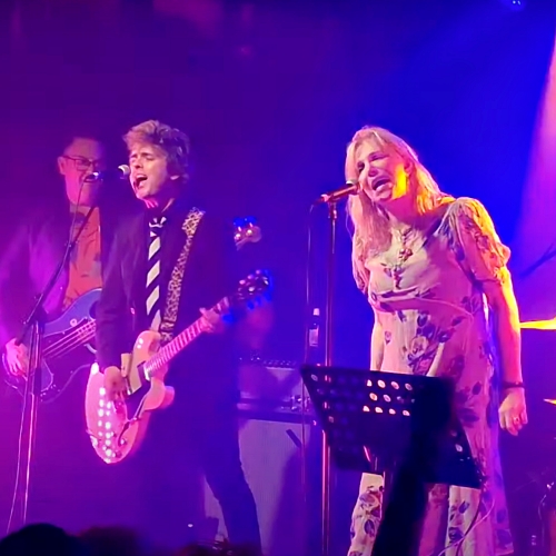 Courtney Love joins Green Day covers band The Coverups onstage in London