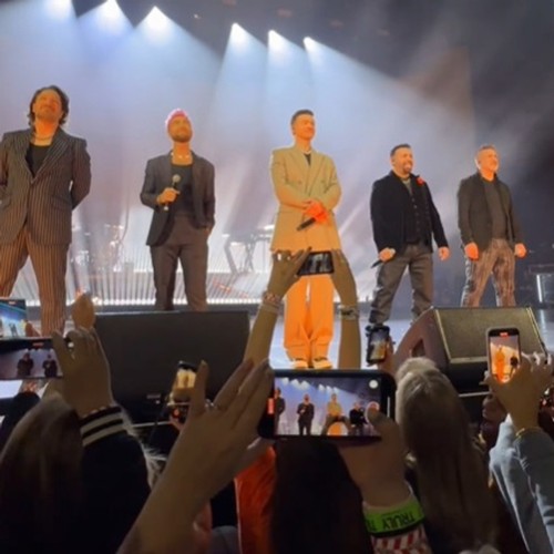 Justin Timberlake reunites with NSYNC bandmates during Los Angeles concert