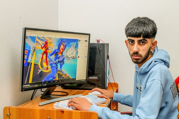 Schoolboy making £2k-a-month selling Fortnite-themed art says ‘I love seeing the money pile up’