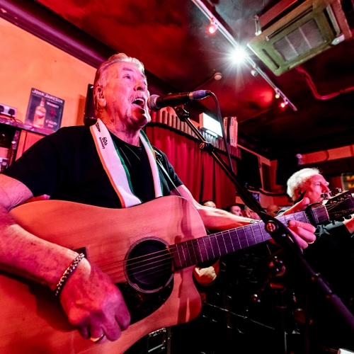 The Wolfe Tones surprise fans with secret gig at beloved London Irish pub