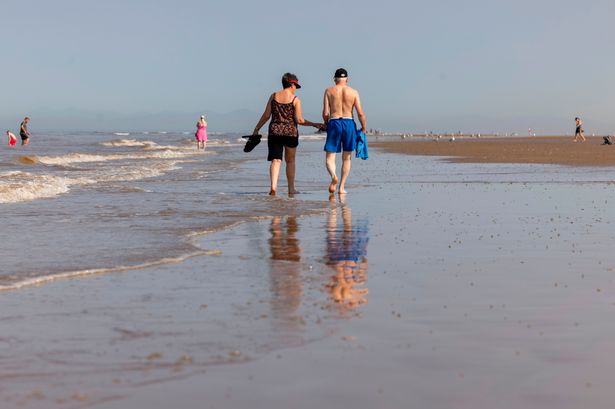 Lancashire weather hots up as UK heading for ‘mini-heatwave’ of 23C before weekend