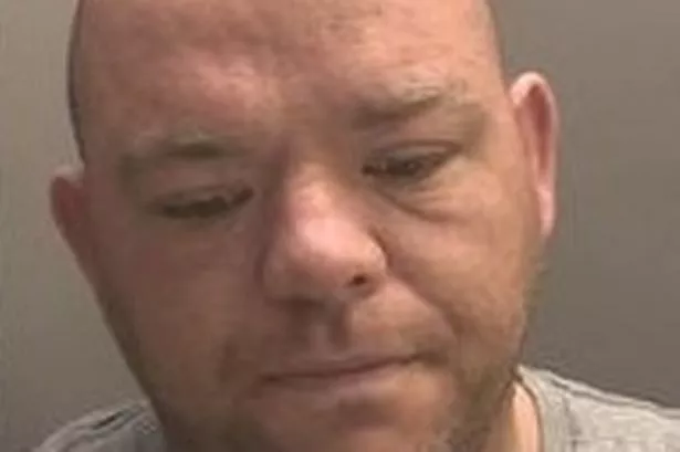 ‘Do not approach’ warning as police hunt wanted man over threats to commit arson