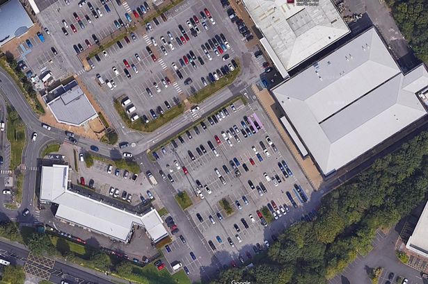 Man struck by car after trying to stop gang during Sports Direct raid