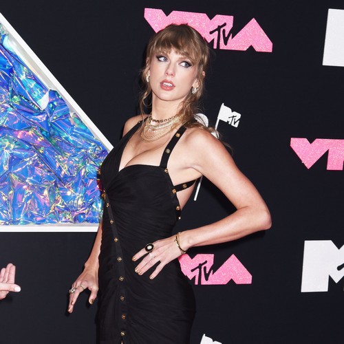 Taylor Swift battles house fire sparked by candle