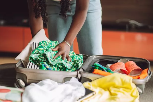 Airport baggage handler on why you shouldn’t tie ribbon around your suitcase