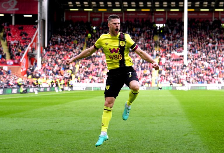 Johann Berg Gudmundsson re-joins Burnley on one-year deal