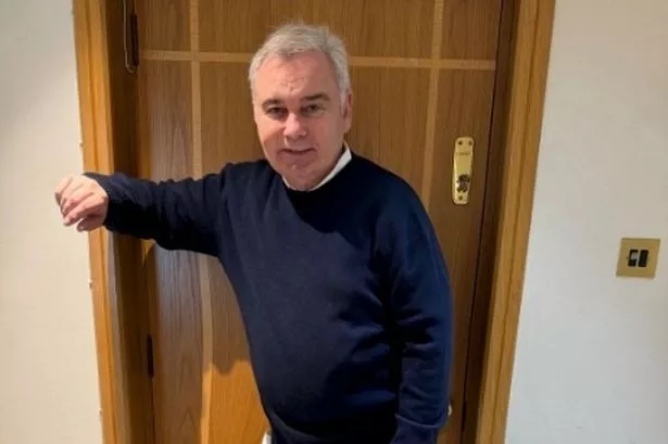 Eamonn Holmes opens up on ‘hard’ struggle as he stands without walking frame in new snap