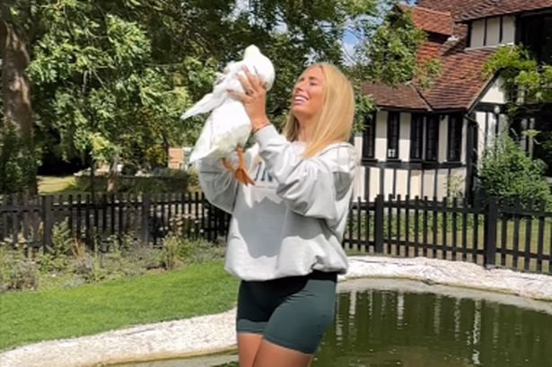 Stacey Solomon leaves fans in hysterics with her ‘extra’ homecoming video after family holiday