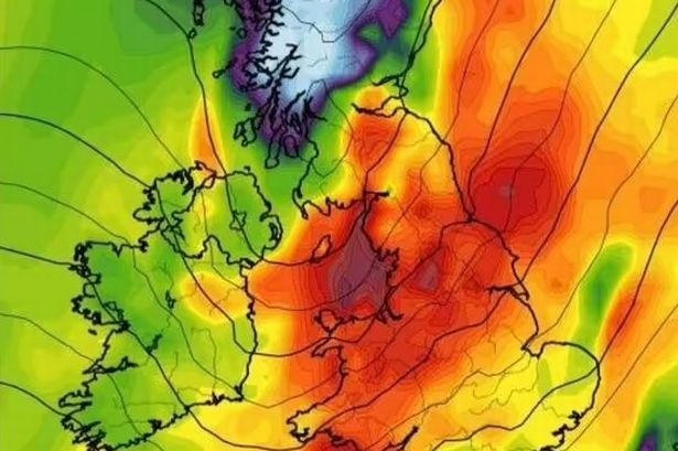 Hurricane Ernesto chaos to bring heavy rain and strong winds to UK as Met Office issues warnings