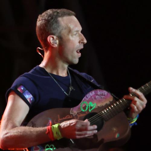 Chris Martin covers Taylor Swift song in Vienna