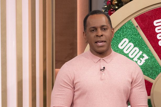 Lorraine fans gobsmacked as Andi Peters poses topless and they realise real age