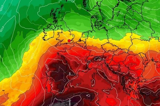 Heat health alert issued as Met Office chart shows where 33C blast will hit UK