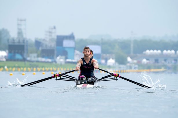 Gregg Stevenson and Lauren Rowles set world best in pursuit of Paralympic gold