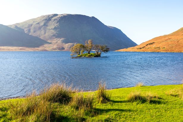 ‘Breathtaking’ walk around pretty lake with stunning views and ‘lovely’ pub at the end