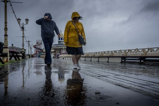 Lancashire braced for thundery showers this weekend after 25C heat blast