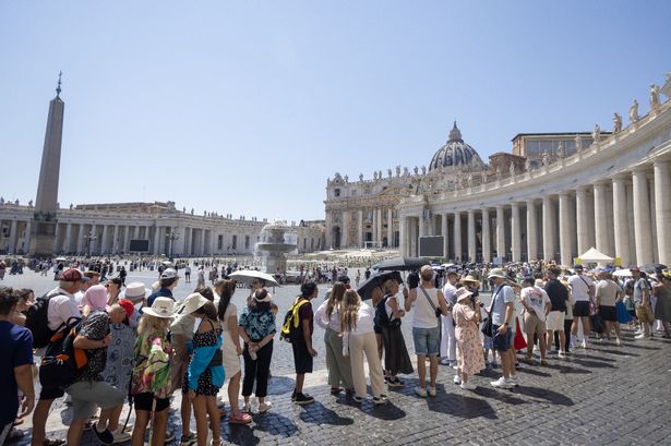 Brits travelling to Italy this weekend warned of ‘delayed and cancelled flights’