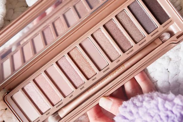 ‘Amazing quality’ Urban Decay eyeshadow palette with 12 ‘beautiful’ colours gets a big saving