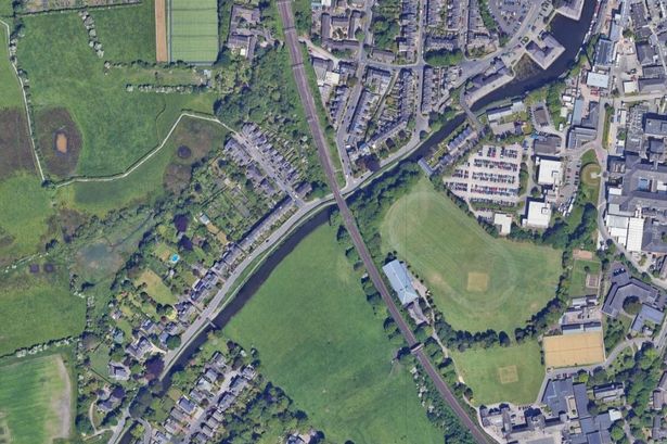 Couple ‘performed sexual acts’ on canal towpath in broad daylight