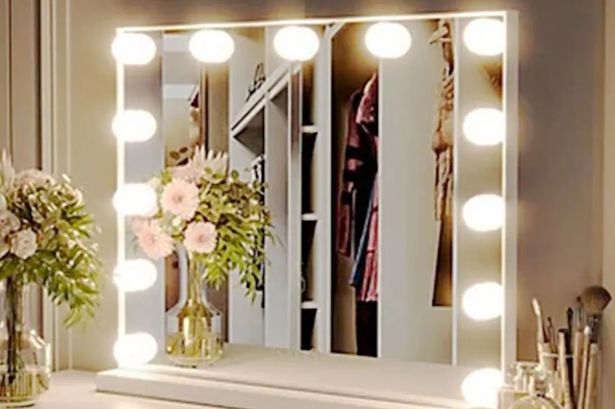 ‘Perfect for make-up and selfies’: £60 ‘sturdy and stylish’ vanity mirror down from £220