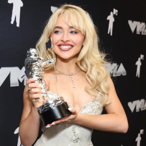 Sabrina Carpenter thanks ‘cats and dogs’ as she wins first-ever MTA VMAs trophy