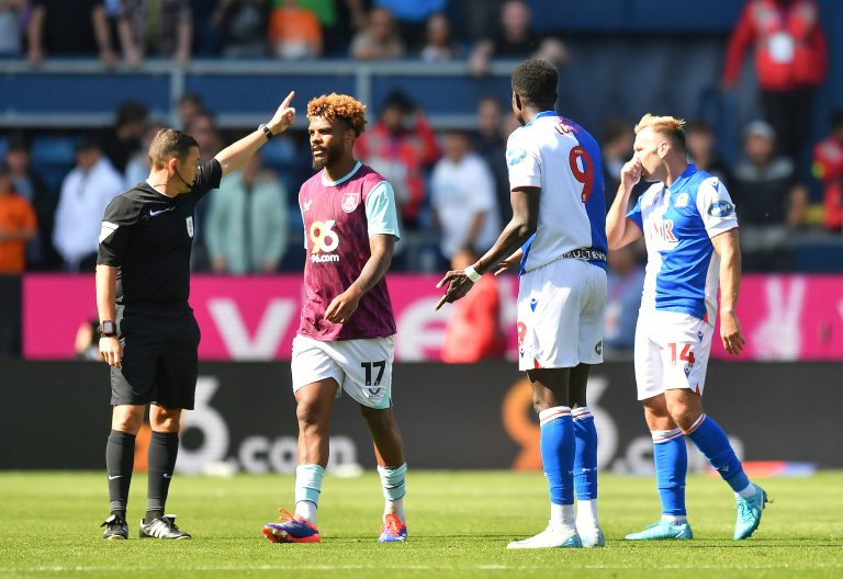 Former Premier League referee delivers verdict on Makhtar Gueye red card