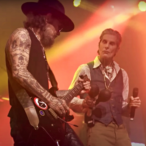 Perry Farrell and Dave Navarro come to blows onstage at Jane’s Addiction gig