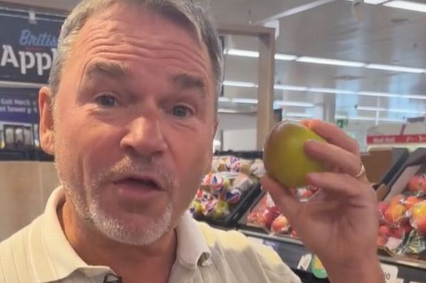 Health expert issues warning over supermarket apples as they could make you ill