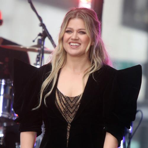 Kelly Clarkson jokes she can ‘retire’ after Céline Dion praises her singing