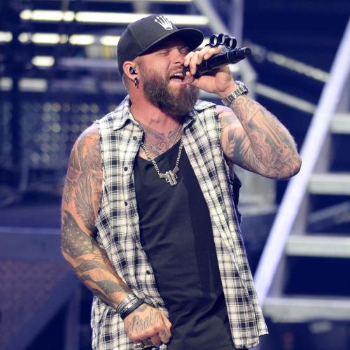 Brantley Gilbert interrupts show to deliver his baby