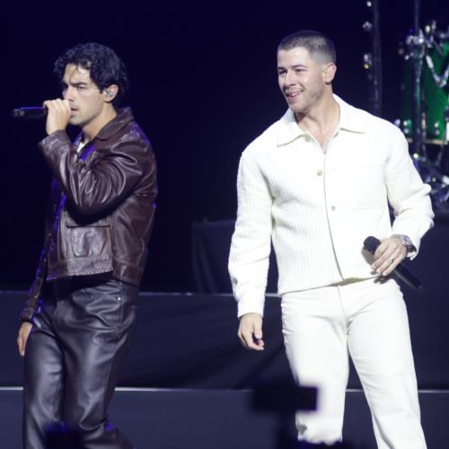 Nick Jonas rushes off stage after laser pointed at his head