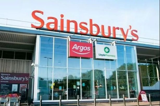 Sainsbury’s and Argos are hiring 20,000 Christmas staff and you can get free food