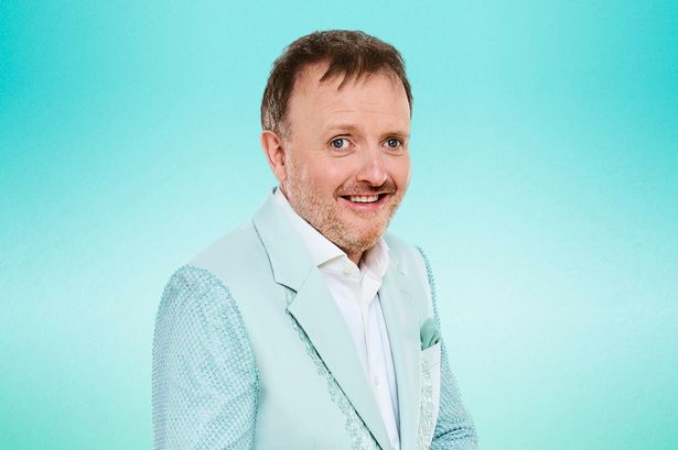 Chris McCausland fans all say the same thing as he ‘dances’ and sings on TV years before Strictly