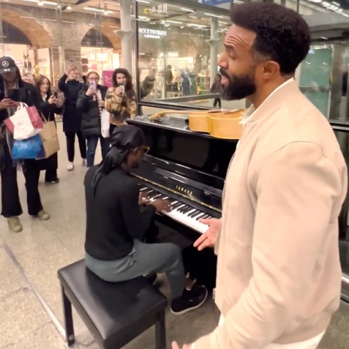 Craig David surprises commuters with performance at St Pancras International in London