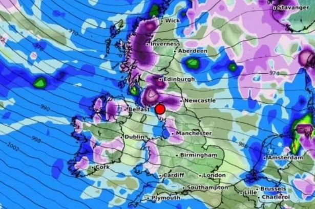 546-mile Arctic bomb incoming as wall of snow to batter UK in December