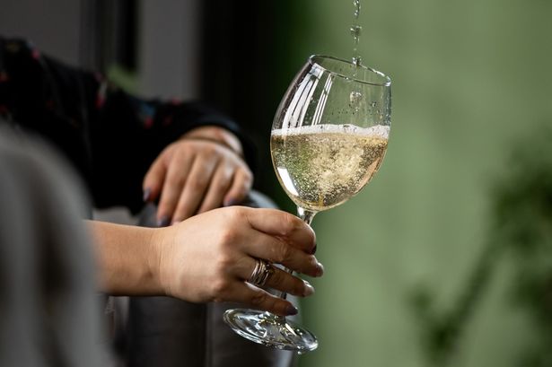 The budget £14 fizz that expert says is ‘better than Prosecco and Champagne’