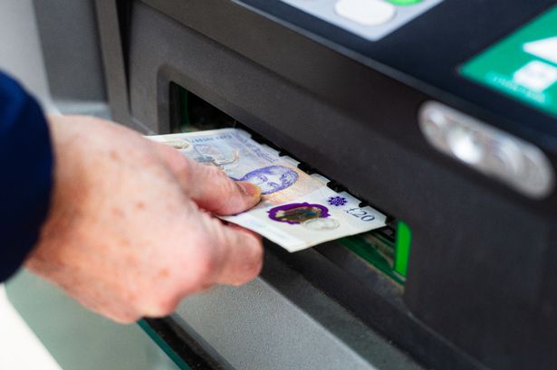 Free cash worth up to £8,017 on offer to UK households before Christmas