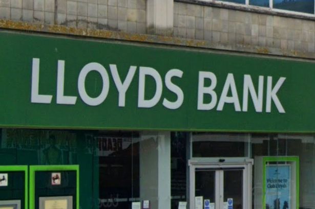 Lloyds update over ‘unrecognised’ charges as customers may receive this message