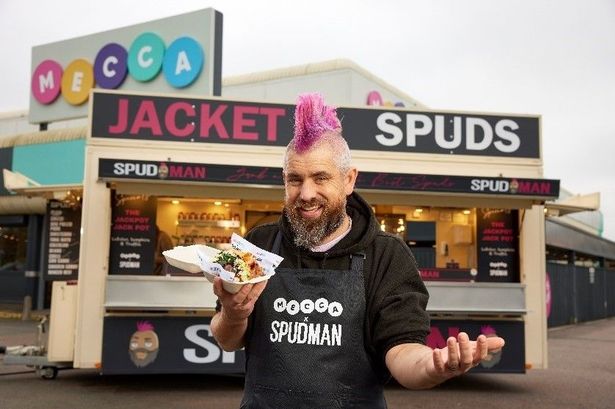 Hundreds queue for ‘luxury’ jacket potato as Spud Man visits Blackpool