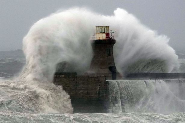 Met Office New Year warning as 75mph winds ‘to hit nine areas’