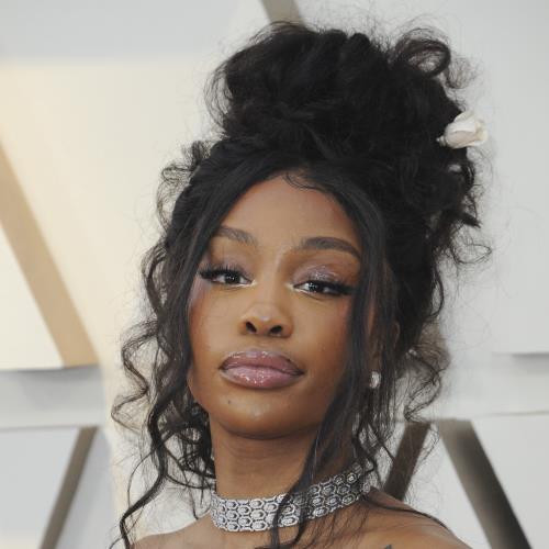 SZA ‘desperately’ trying to maintain close relationship with fans