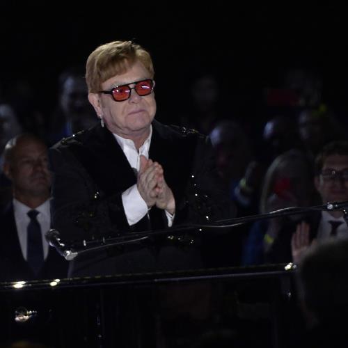 Elton John reveals he has lost his sight