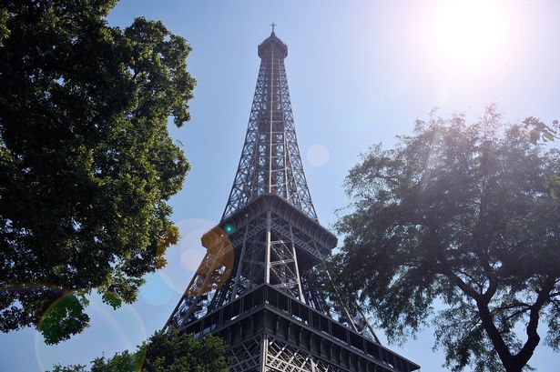 American tourist regrets eating popular Parisian street food after disturbing discovery