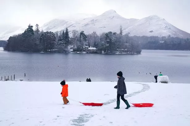 Snow ‘to settle’ as Met Office issues new warning for nine areas on Thursday