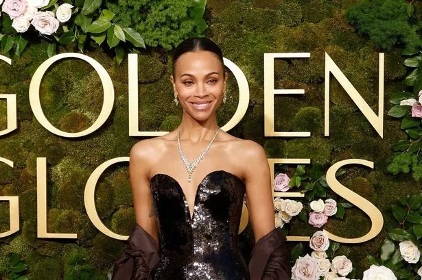 Zoe Saldana’s got her Golden Globes glass skin by using Currentbody’s LED mask ahead of the red carpet